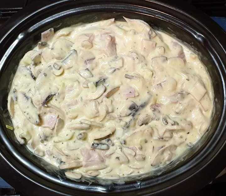 Slow Cooker Chicken Carbonara