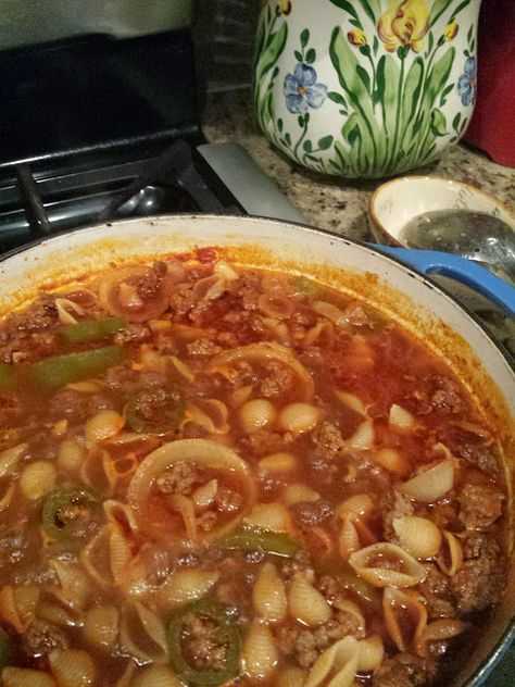 Conchitas Con Carne (Mexican Hamburger and Shells)