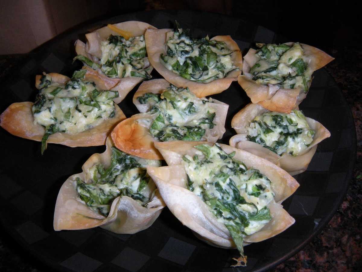 Spinach and Artichoke Dip Wonton Cups