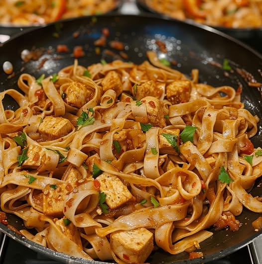 Spicy Vegan Stir-Fry Rice Noodles 