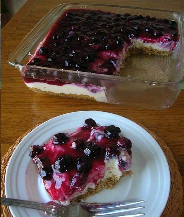 FRESH BLUEBERRY CHEESECAKE WITH HOMEMADE CRUST