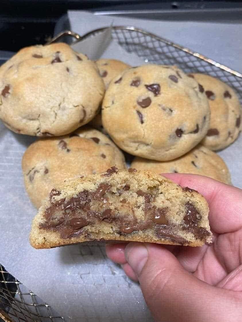 Easy Chocolate Chip Cookies!!!