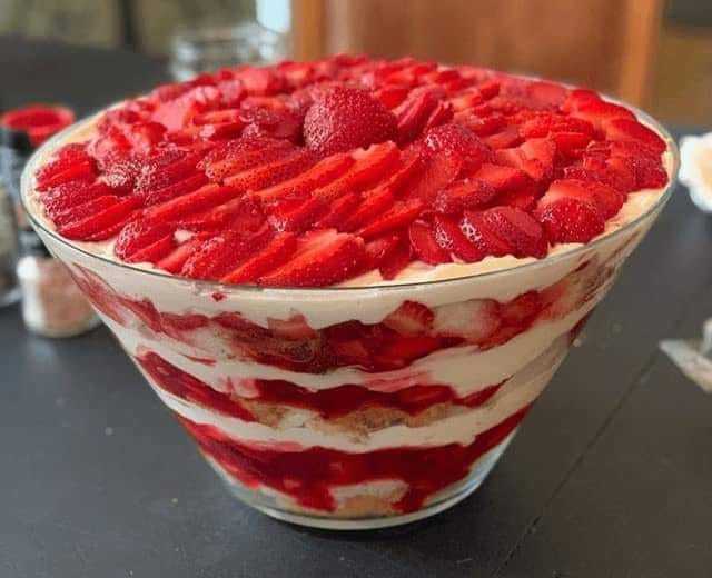 Strawberry Cheesecake Trifle 