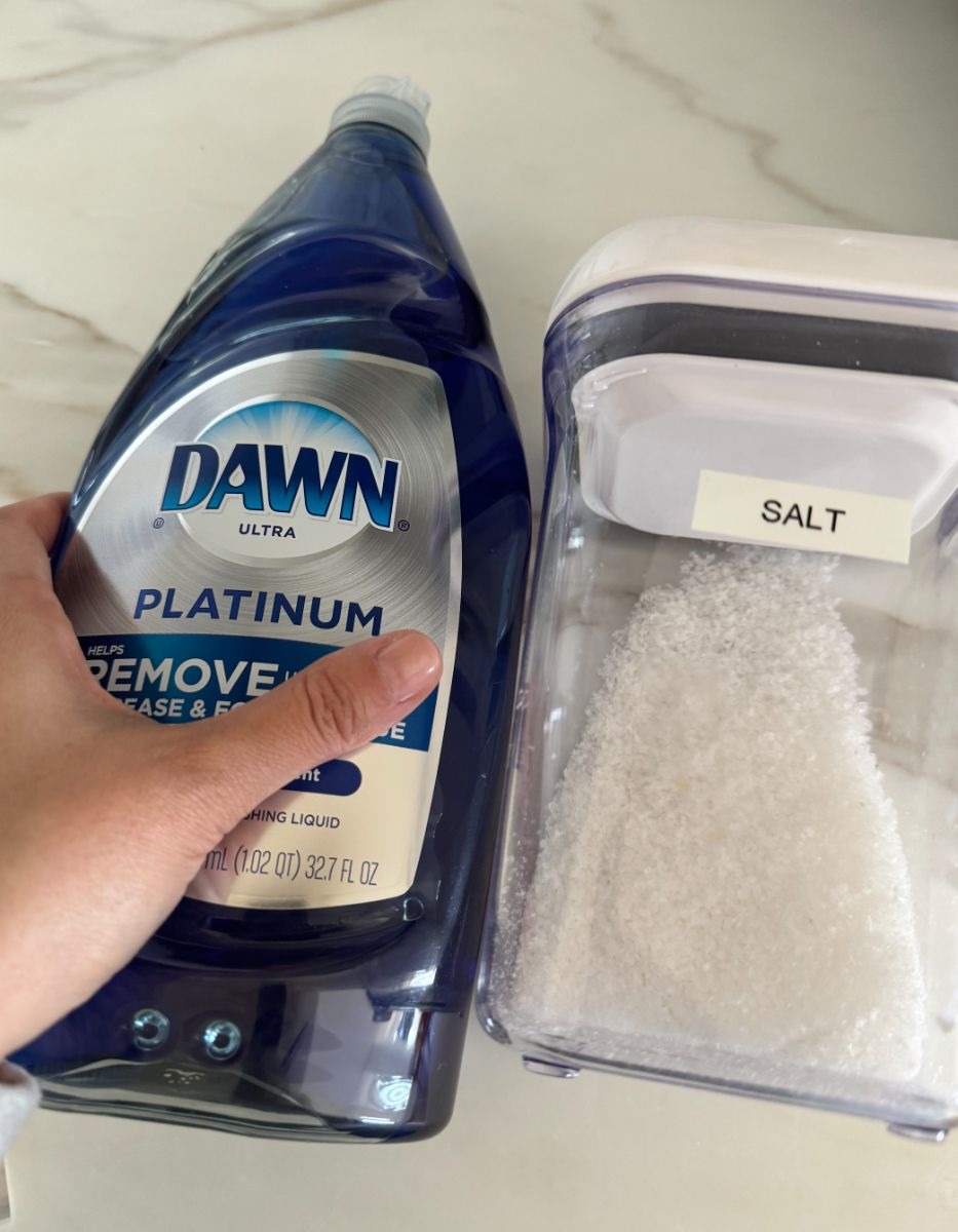 Mix detergent with salt & get this incredible result. Here’s how it works