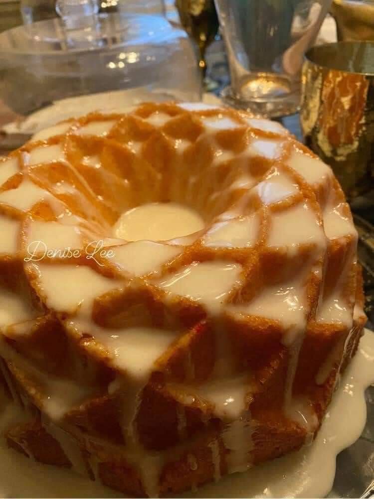 CREAM CHEESE PINEAPPLE POUND CAKE