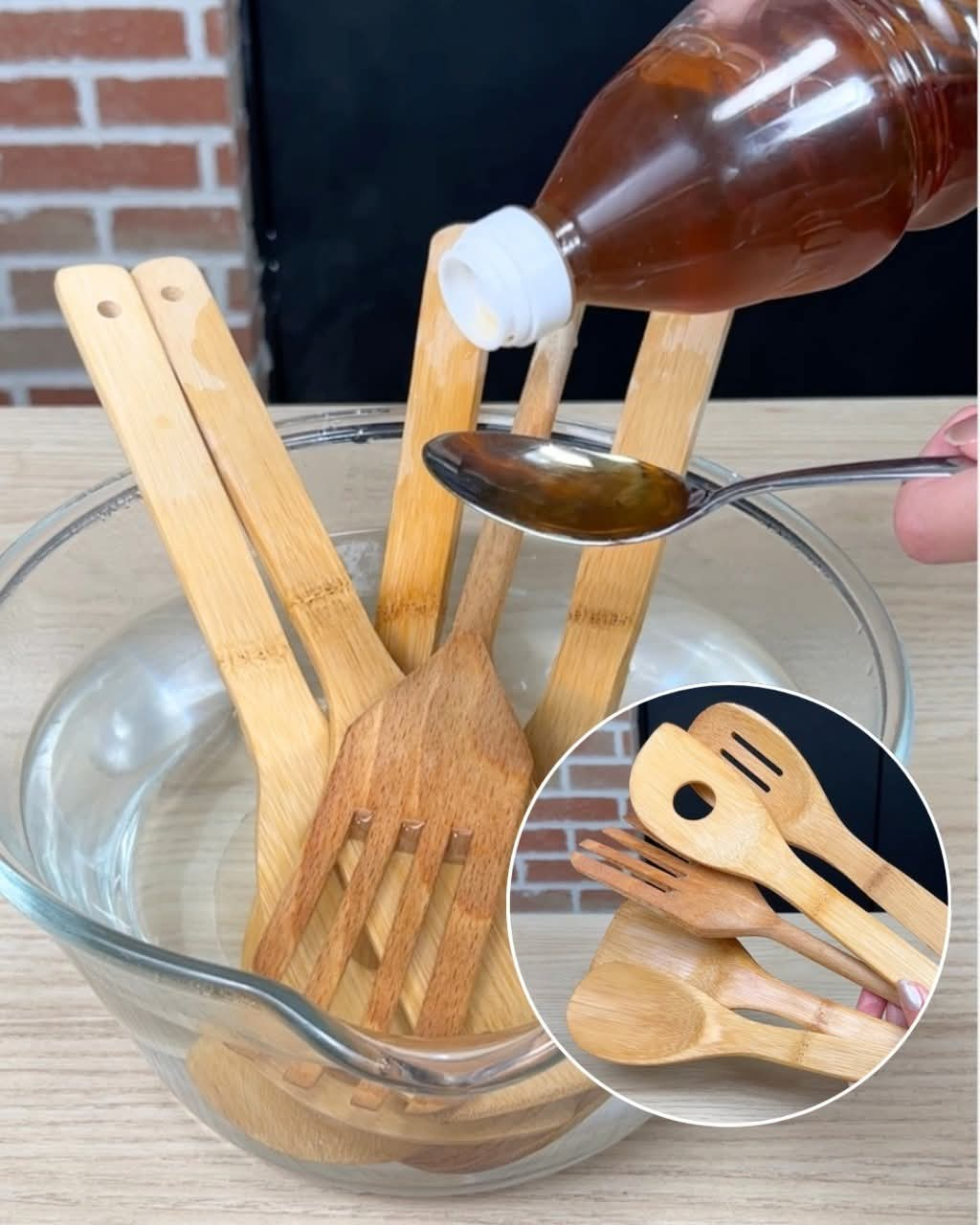 Cleaning your wooden utensils just requires a few simple steps, the result is mindblowing!