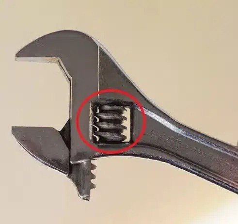 How to use an adjustable wrench properly?