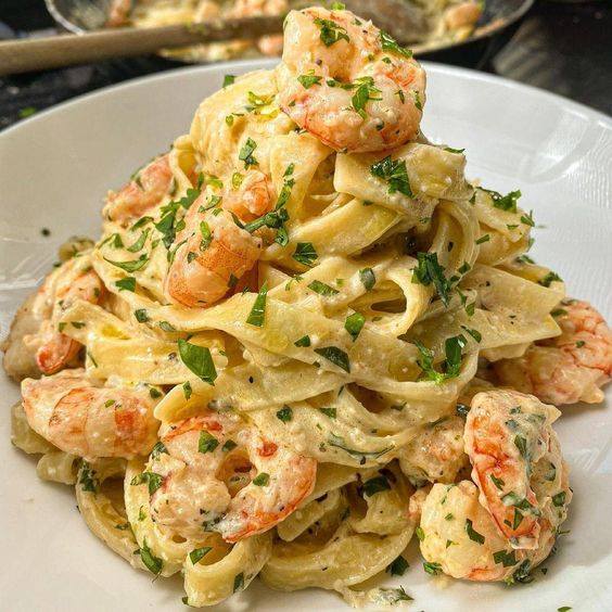 Creamy garlic seafood pasta