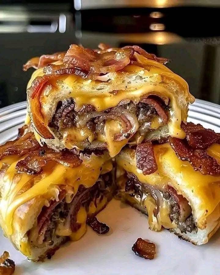 Garlic Butter Bacon Cheeseburger Rollups – The Ultimate Cheesy Snack!