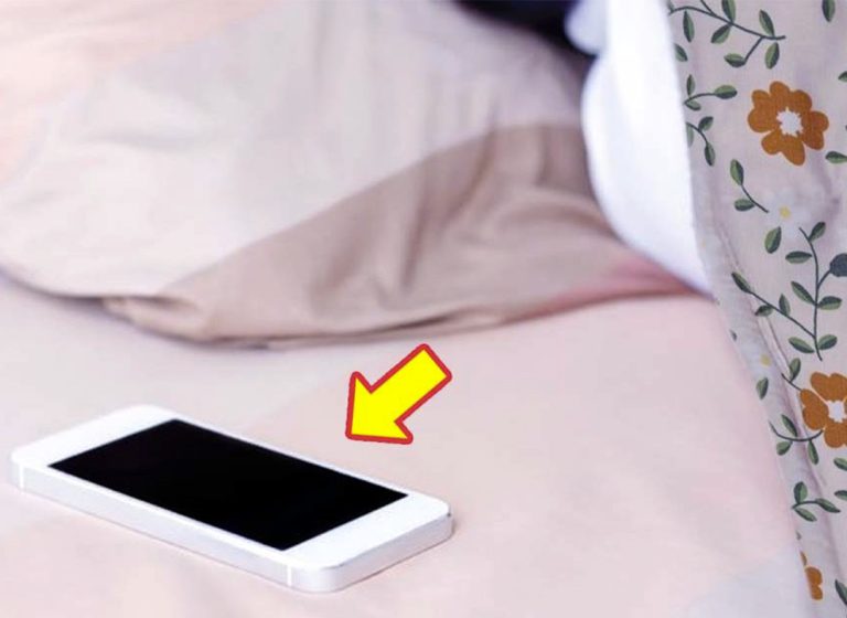 Experts warn people who sleep next to their mobile phones