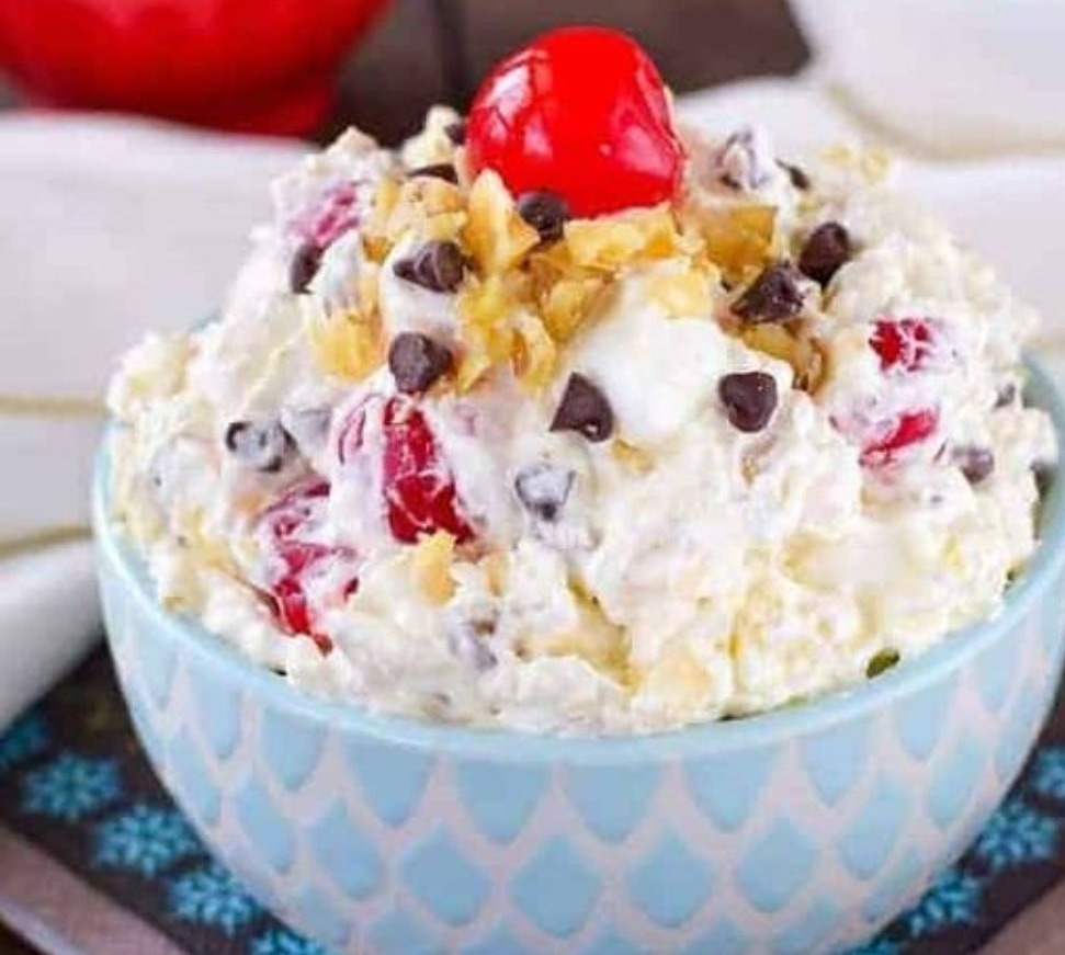 Delightful Banana Split Fluff Salad: A Sweet Symphony of Flavors!