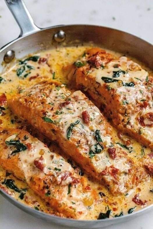 Creamy Tuscan Garlic Salmon with Spinach and Sun-Dried Tomatoes